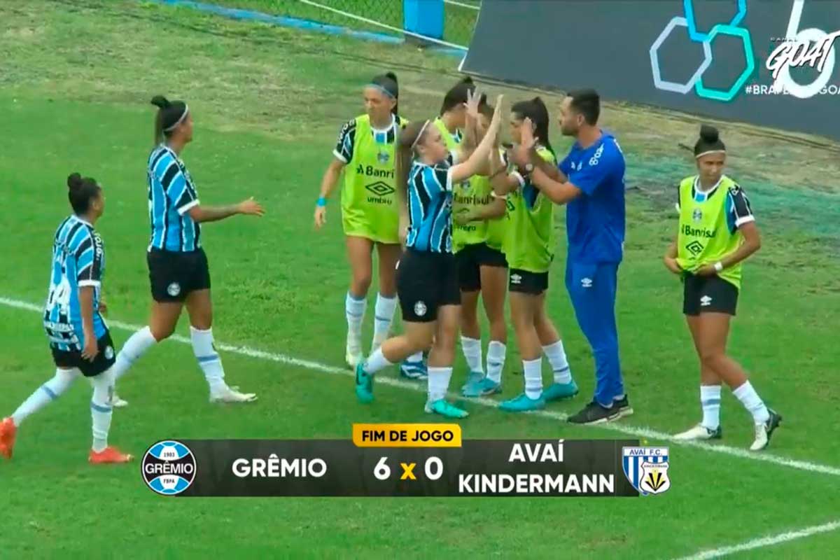 Grêmio goleia o Avaí/Kindermann e sobe na tabela