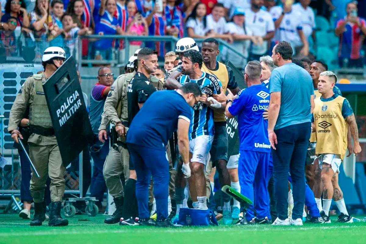 Escândalo na arbitragem brasileira durante jogo do Grêmio contra o Bahia